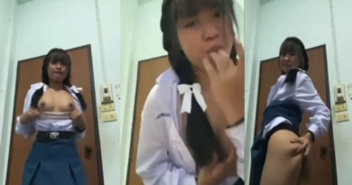 คลิปหลุดนักเรียนขี้เงี่ยน ตั้งกล้องถ่ายคลิปยั่วเย็ดคาชุดนักเรียน บีบนมโชว์ดูดนิ้วแหกหีให้ดู คลิปโป๊xxนักเรียนไทย