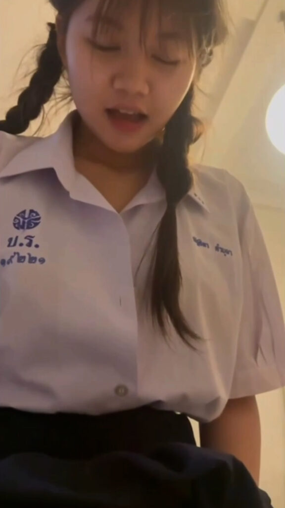 ขย่มควยคาชุดนักเรียน
