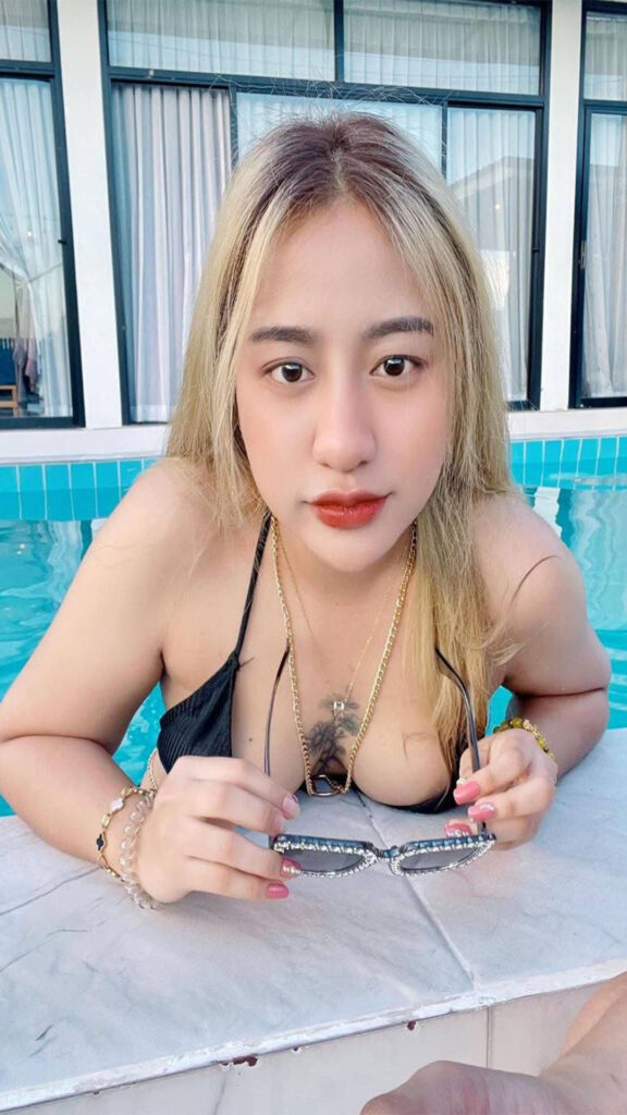 คอลเสียวนมใหญ่