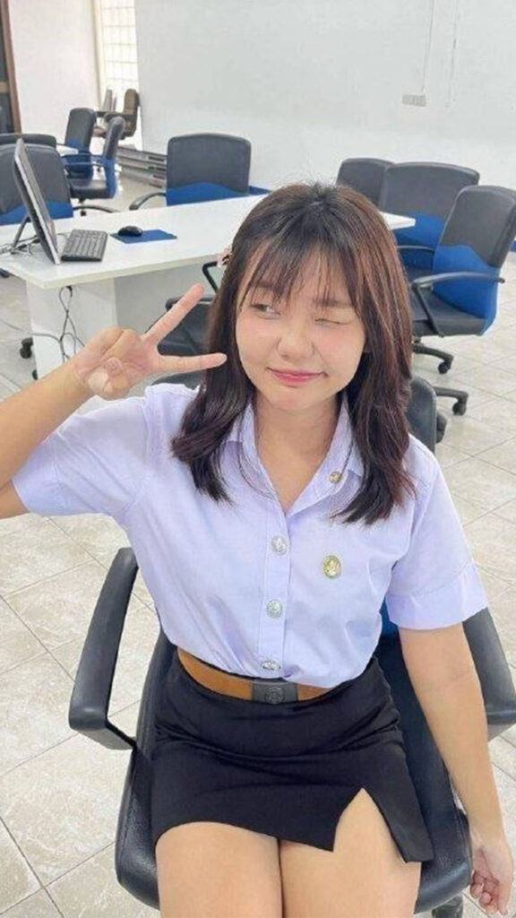 ดูหีนักศึกษา